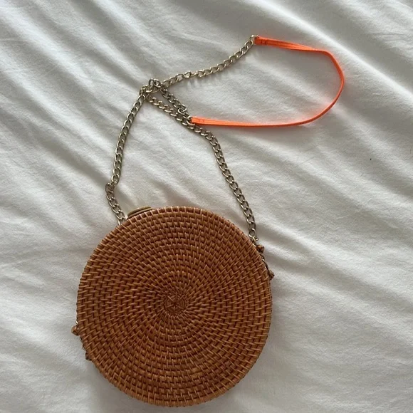 Lilly Pulitzer Wicker cross body - Picture 2 of 3